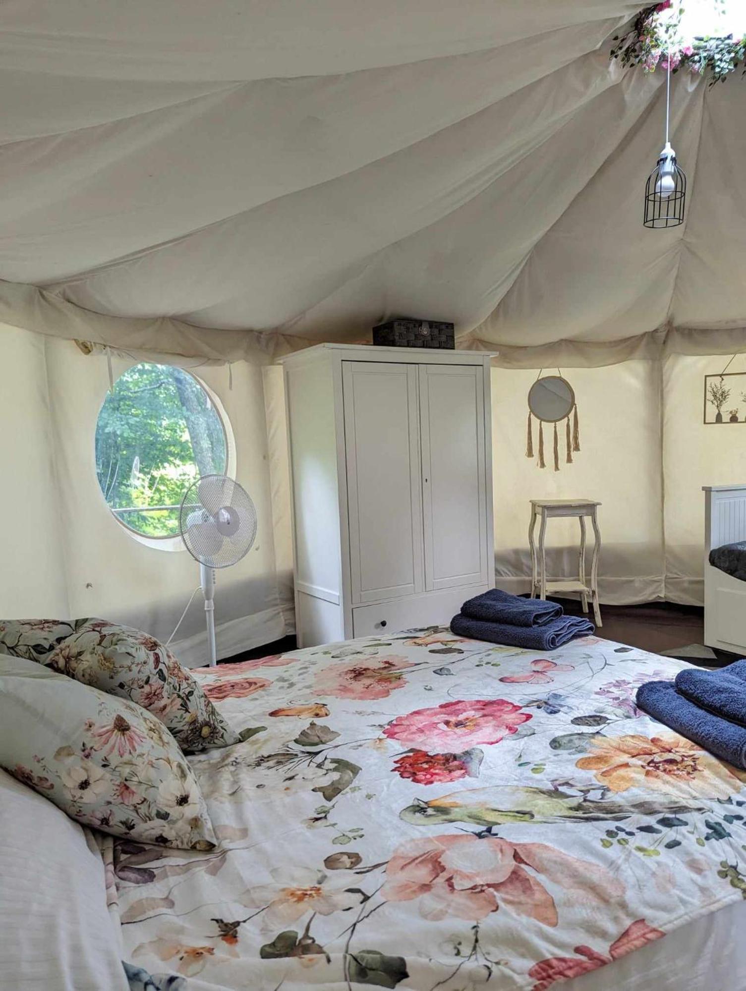 Luxury Glamping @Moulin Des Forges Hotel Moutier-Malcard Luaran gambar